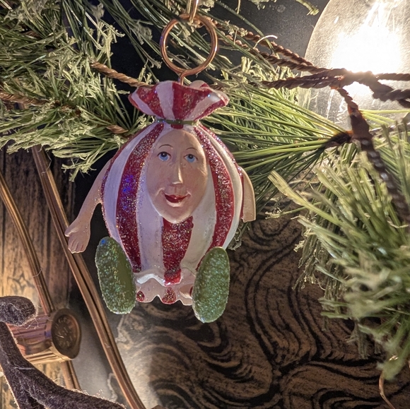 Set of 4 Dept. 56 Christmas Kringles Placecard Holders - 4 Different Designs - Picture 9 of 16